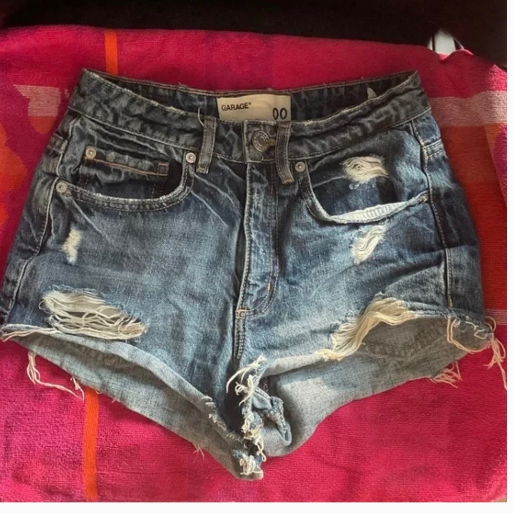 Garage Women Jean Distressed Shorts Size 00 Waist 25” Blue